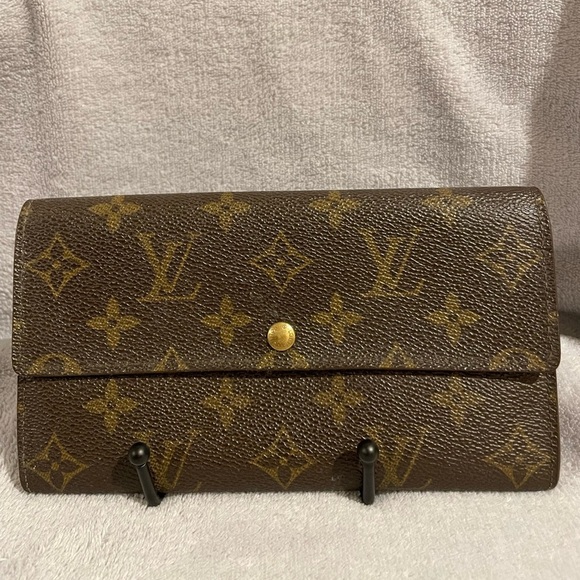 Louis Vuitton Vintage Monogram Sarah Wallet - Picture 1 of 16